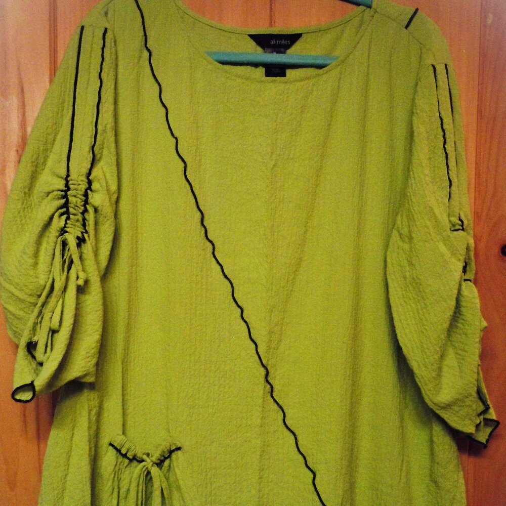 Ali Miles Textured Runched Crinkle Tunic Size 1X Lime Green Black Piping